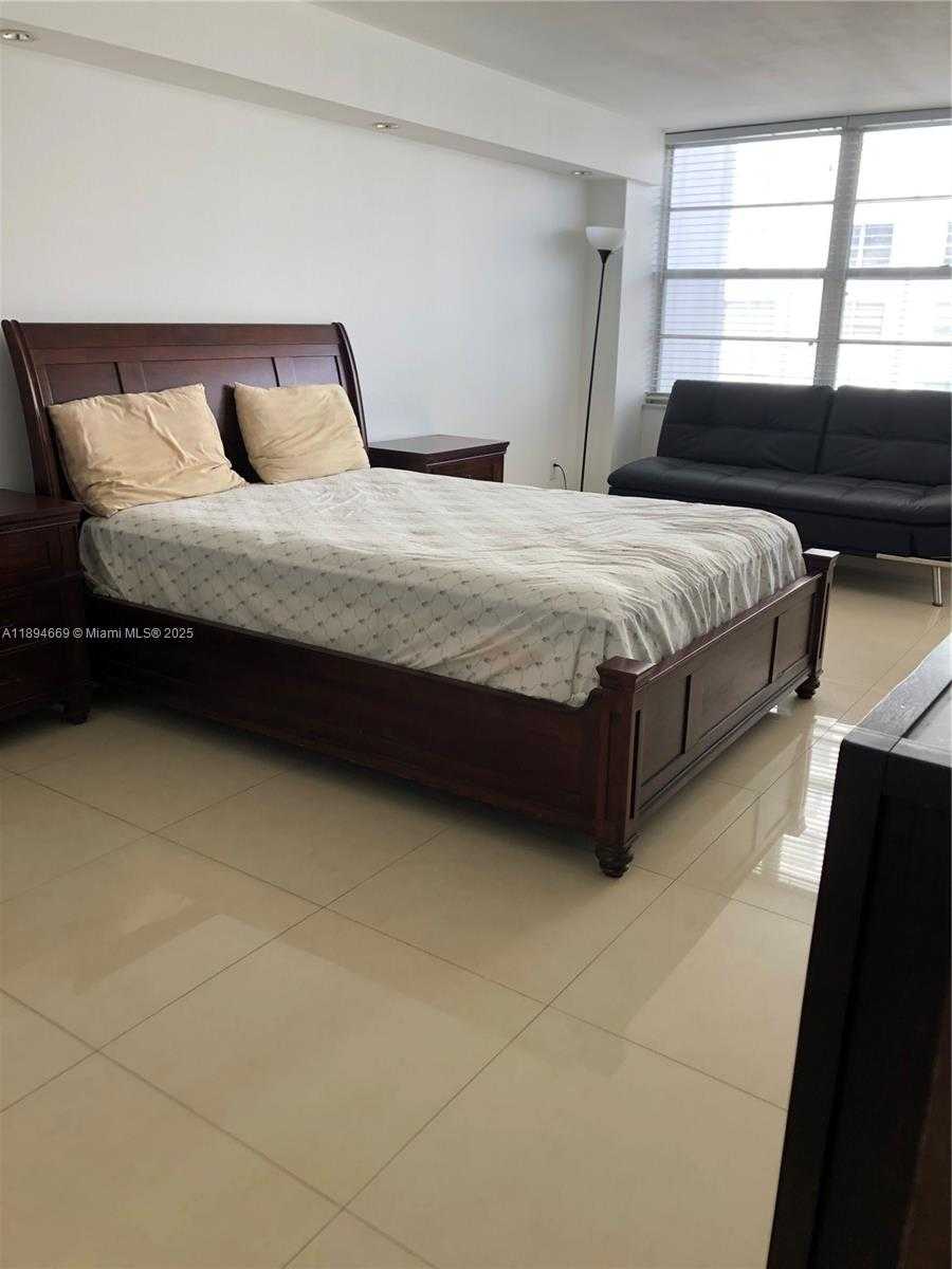 Small Image of Aventura Number 19