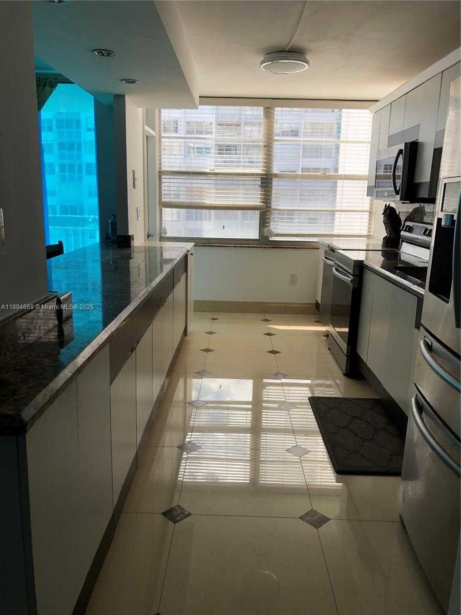 Small Image of Aventura Number 7