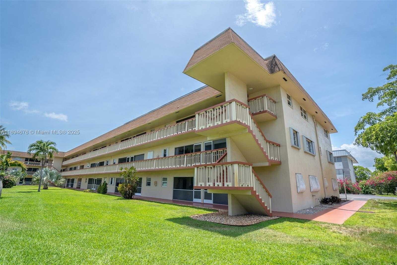 Small Image of 5300 WASHINGTON ST #T227, Hollywood Number 2