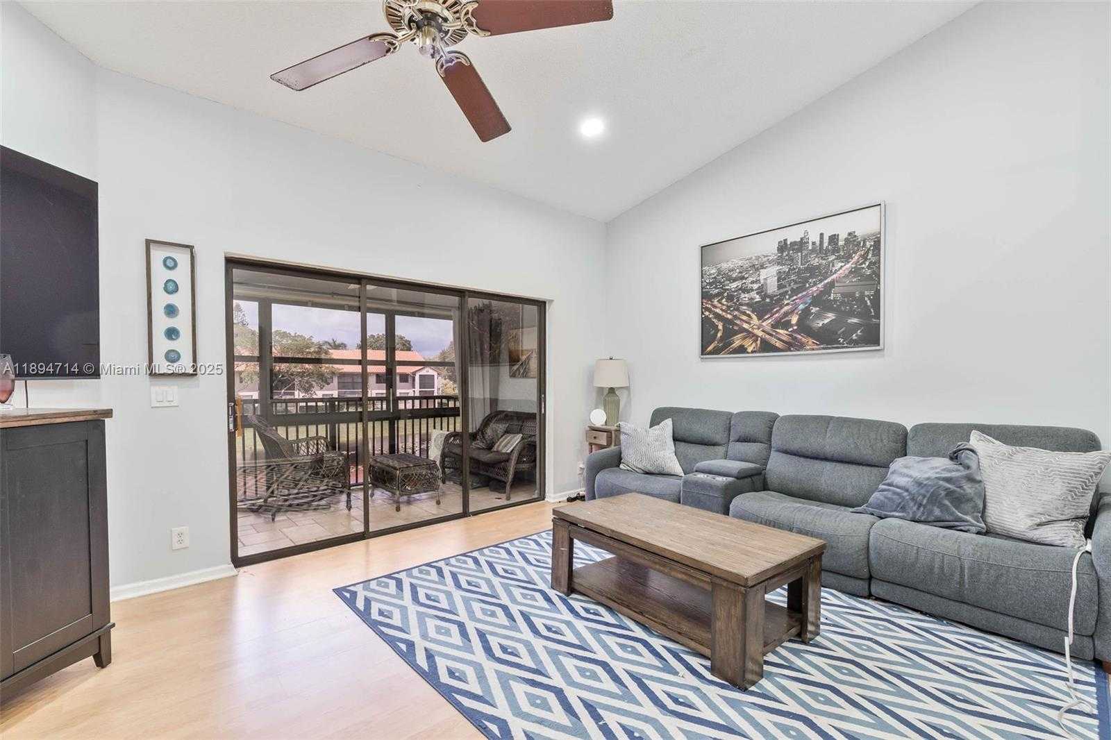 Small Image of 306 REPUBLIC CT #306, Deerfield Beach Number 5