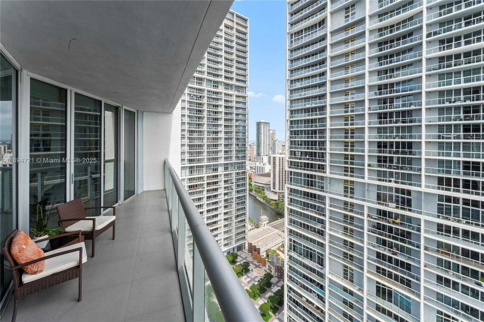 Small Image of 495 BRICKELL AVE #3208, Miami Number 12