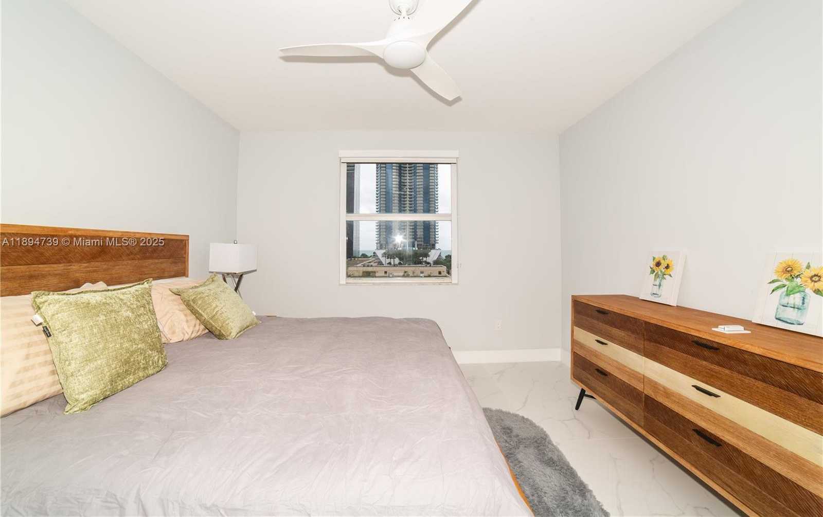 Small Image of 17145 NORTH BAY RD #4607, Sunny Isles Beach Number 25