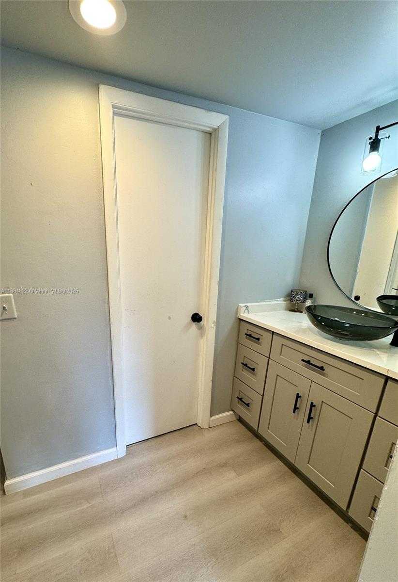 Small Image of 400 DIPLOMAT PKWY #410, Hallandale Beach Number 10