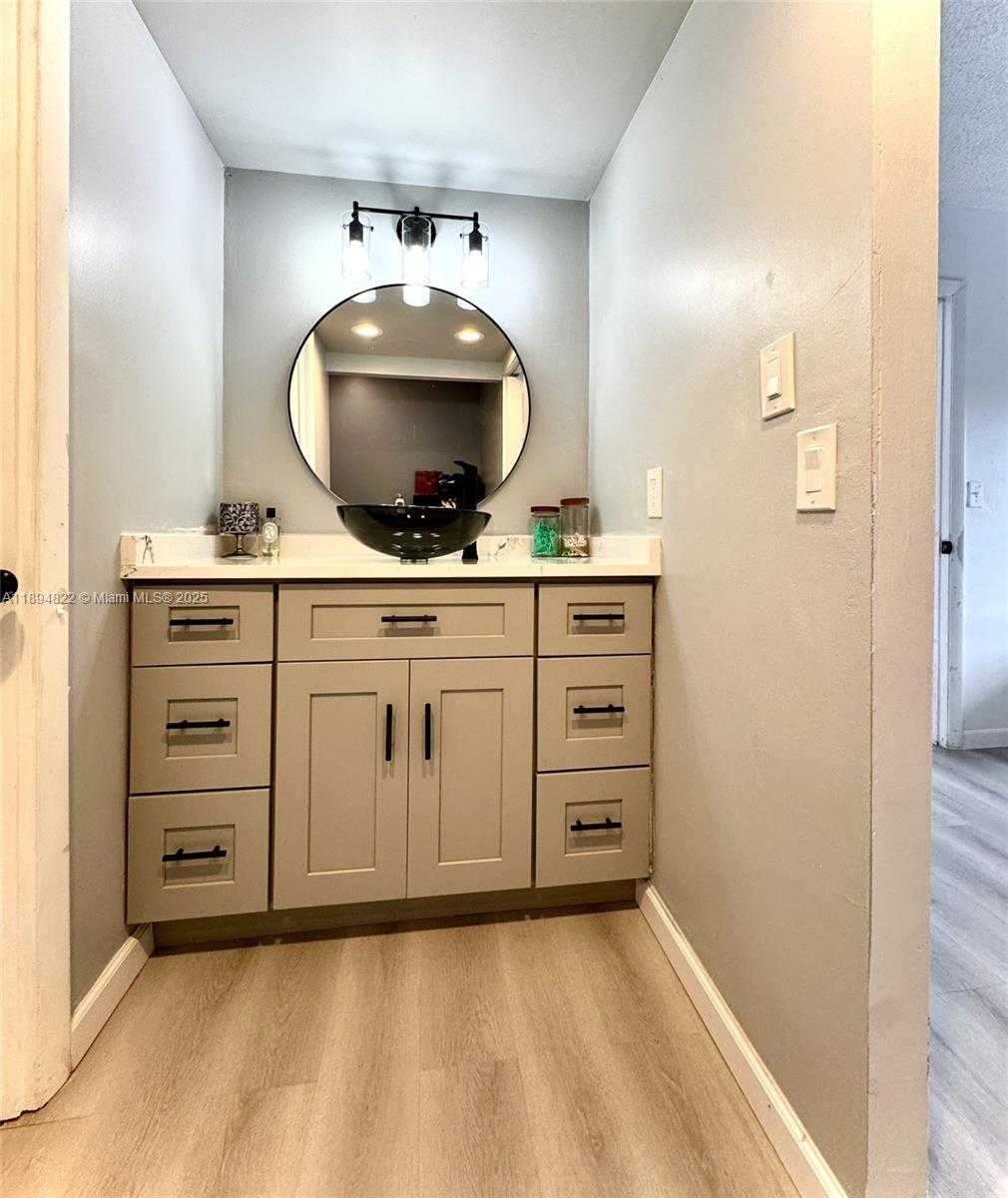 Small Image of 400 DIPLOMAT PKWY #410, Hallandale Beach Number 11