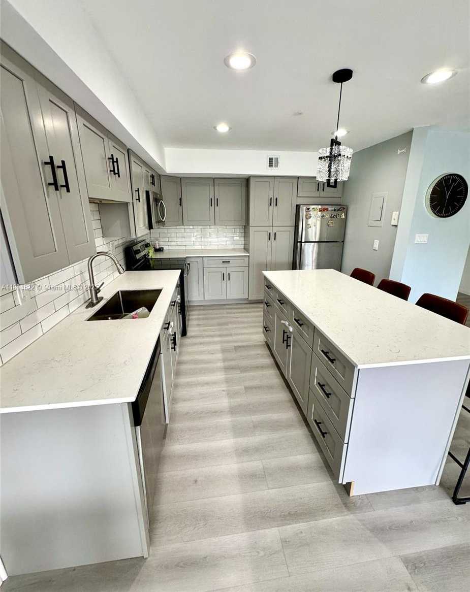 Small Image of 400 DIPLOMAT PKWY #410, Hallandale Beach Number 2