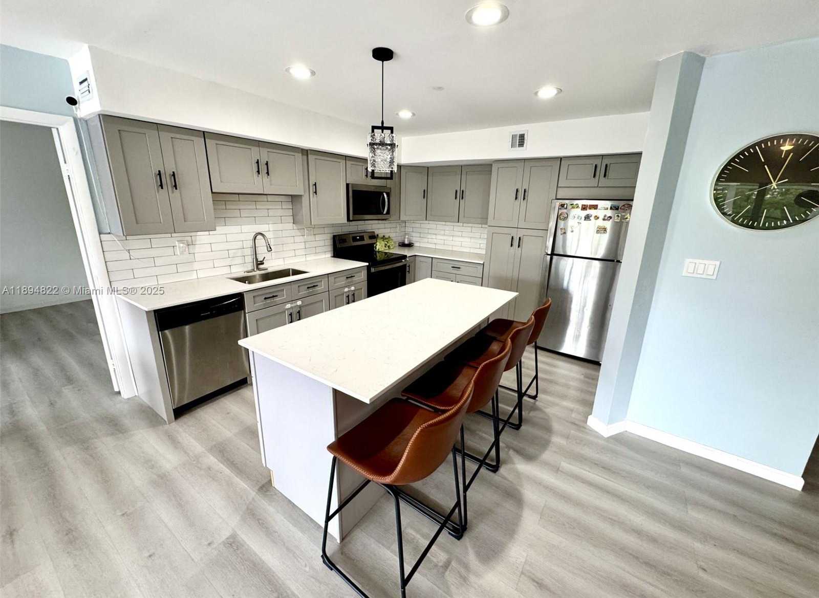 Small Image of 400 DIPLOMAT PKWY #410, Hallandale Beach Number 5