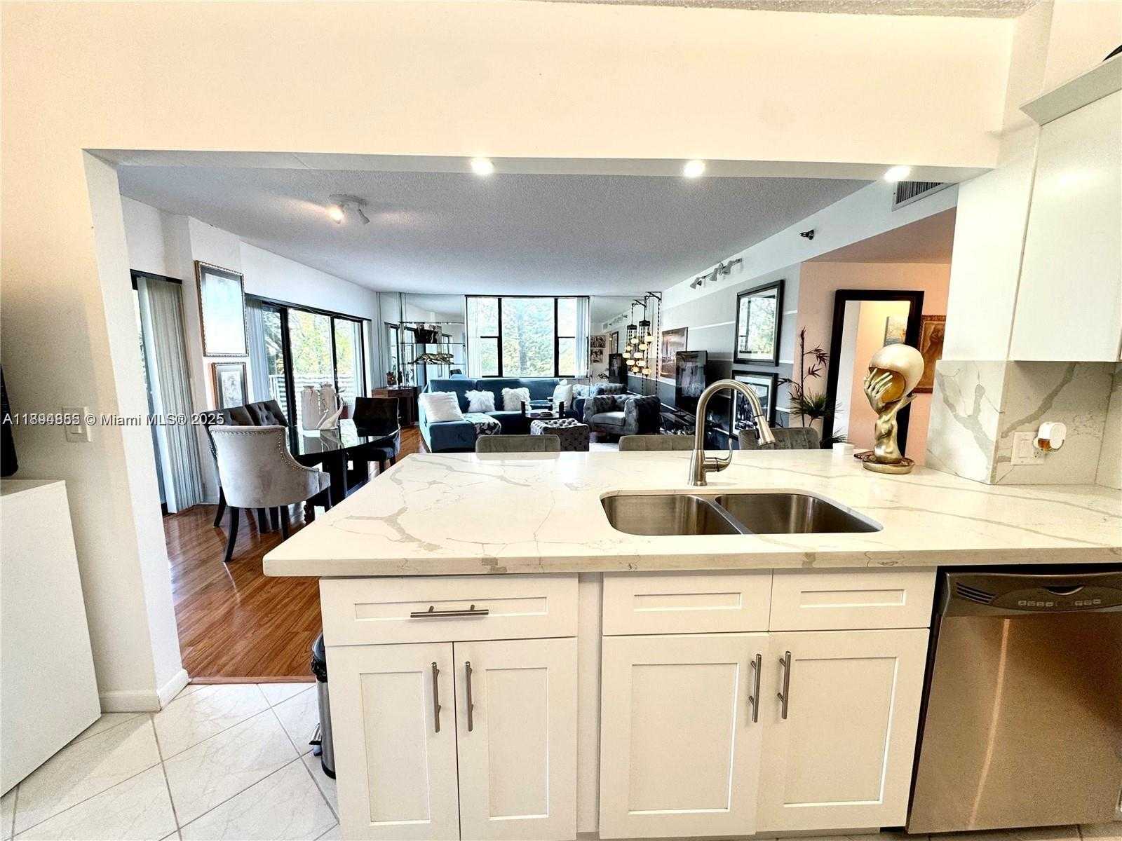 Small Image of 3850 WASHINGTON ST #317, Hollywood Number 12