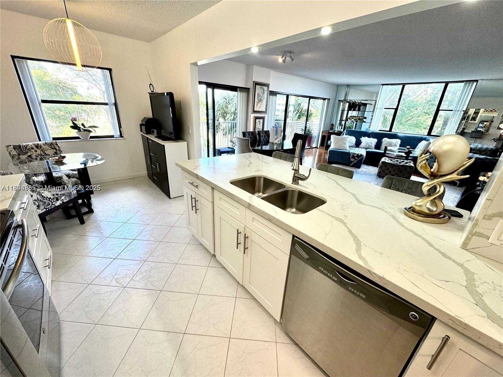 Small Image of 3850 WASHINGTON ST #317, Hollywood Number 15