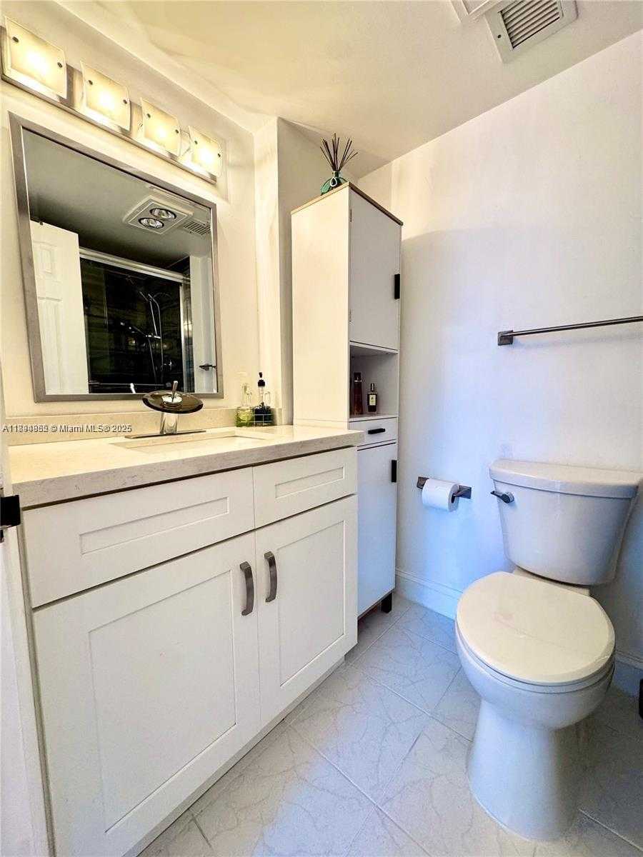 Small Image of 3850 WASHINGTON ST #317, Hollywood Number 23
