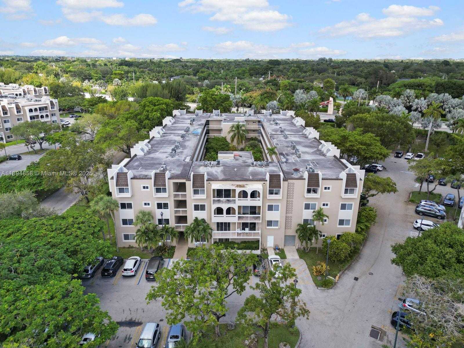 Small Image of 8101 CAMINO REAL #C-320, Miami Number 19