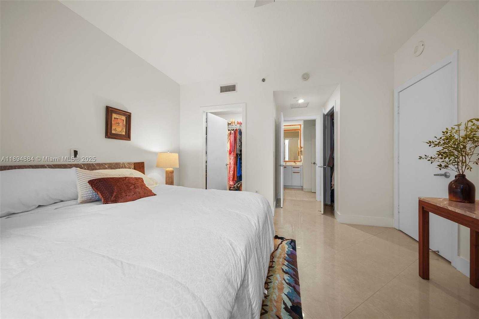 Small Image of 1060 BRICKELL AVE #1513, Miami Number 21