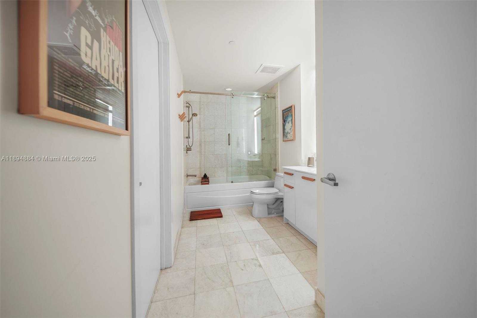 Small Image of 1060 BRICKELL AVE #1513, Miami Number 22