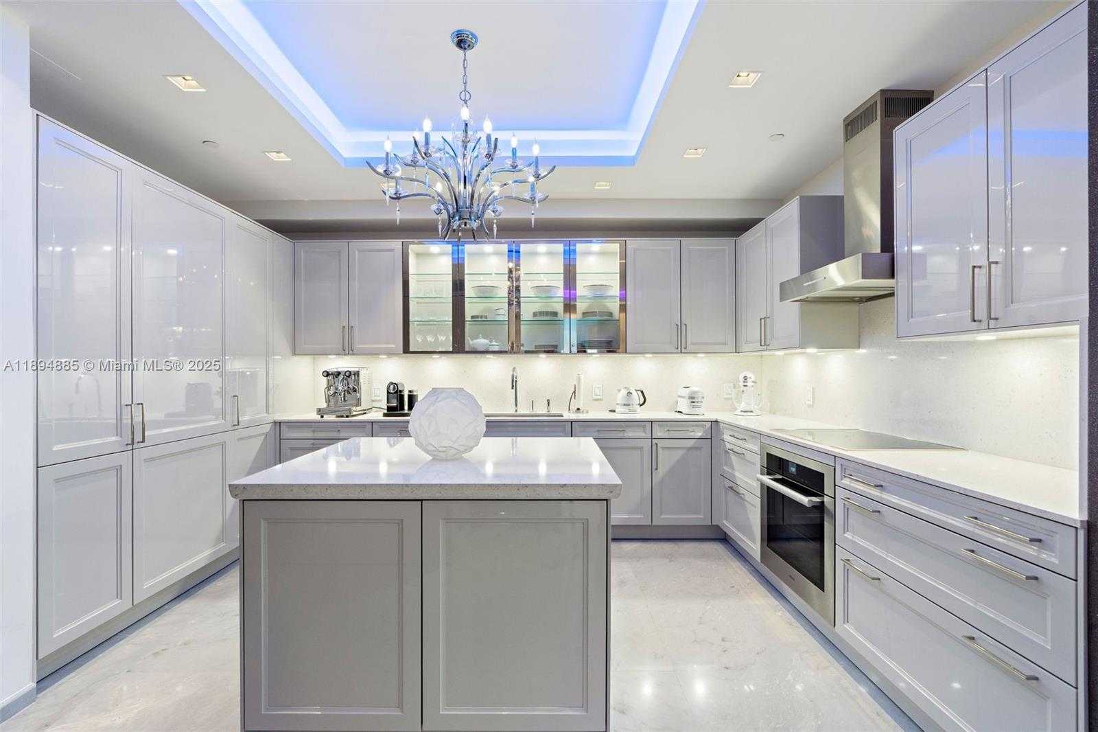 Small Image of 100 SOUTH POINTE DR #2506, Miami Beach Number 13