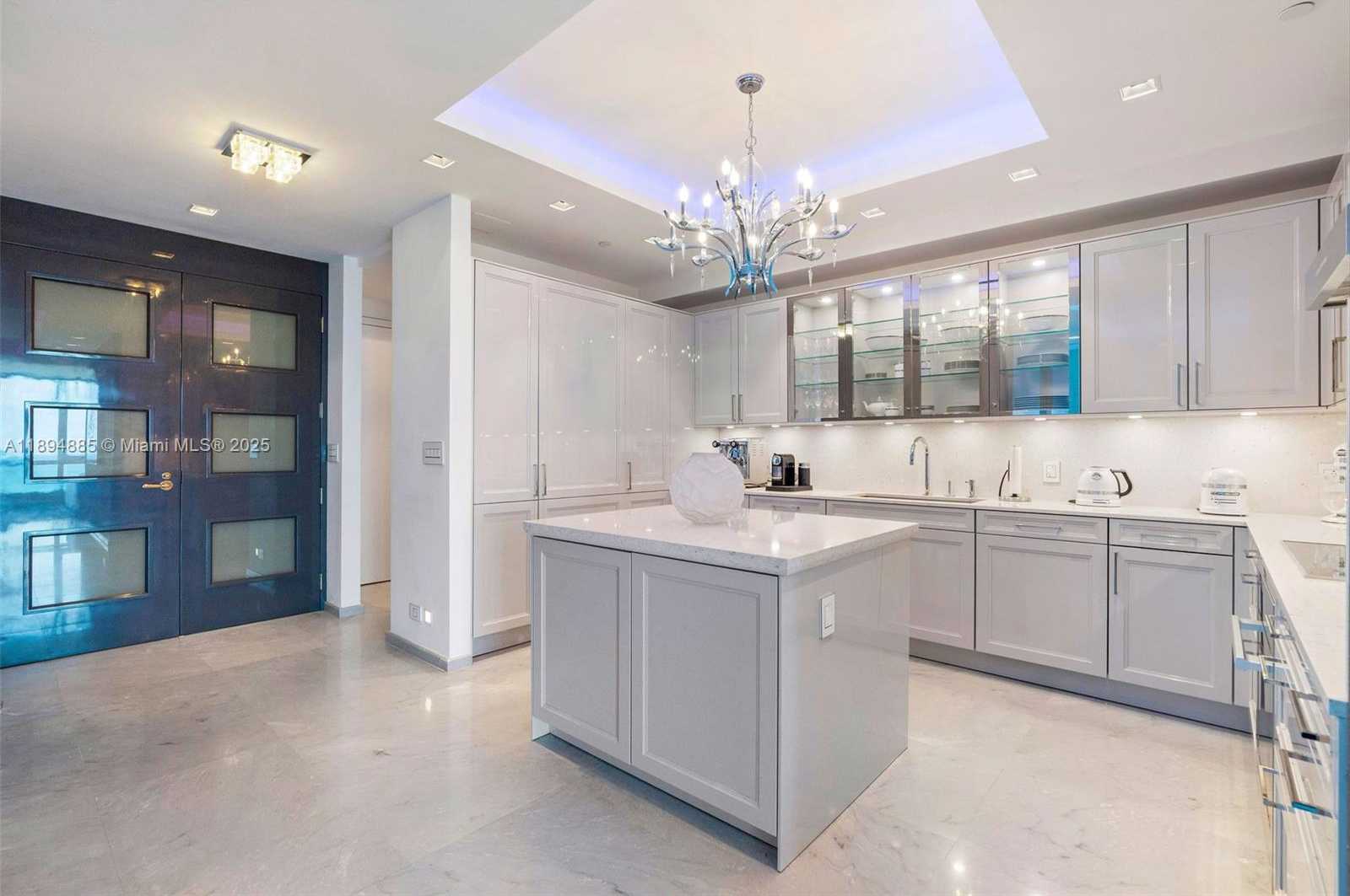 Small Image of 100 SOUTH POINTE DR #2506, Miami Beach Number 14