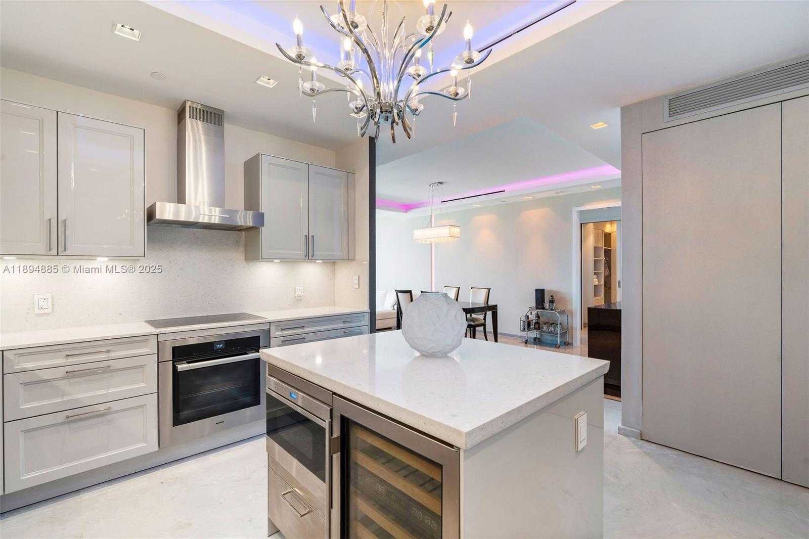 Small Image of 100 SOUTH POINTE DR #2506, Miami Beach Number 15