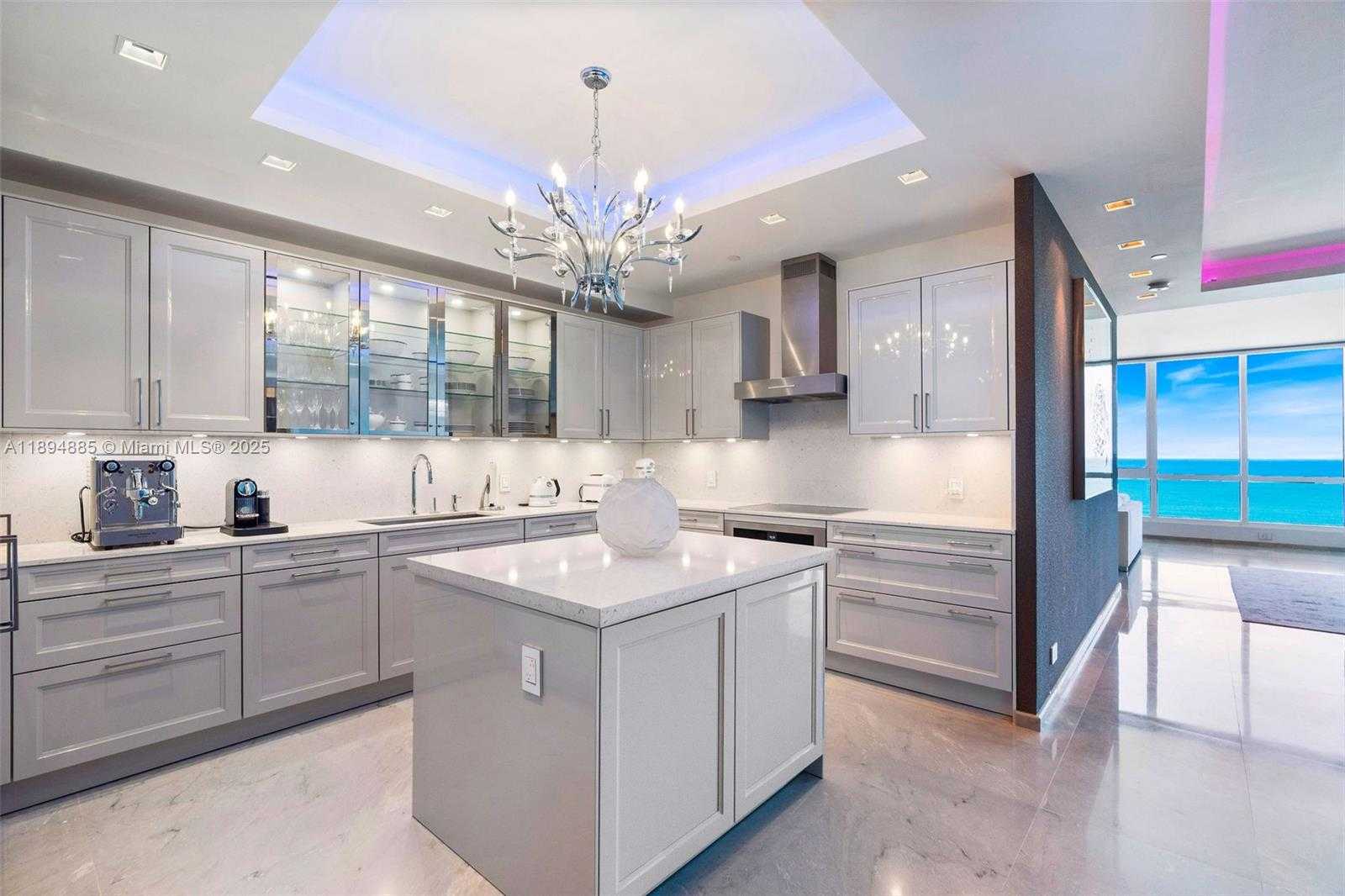 Small Image of 100 SOUTH POINTE DR #2506, Miami Beach Number 17