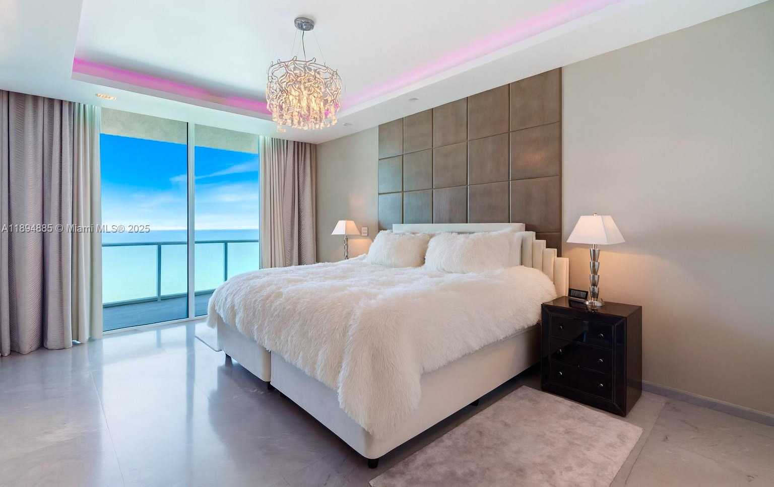 Small Image of 100 SOUTH POINTE DR #2506, Miami Beach Number 21