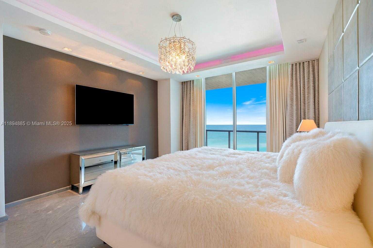 Small Image of 100 SOUTH POINTE DR #2506, Miami Beach Number 23