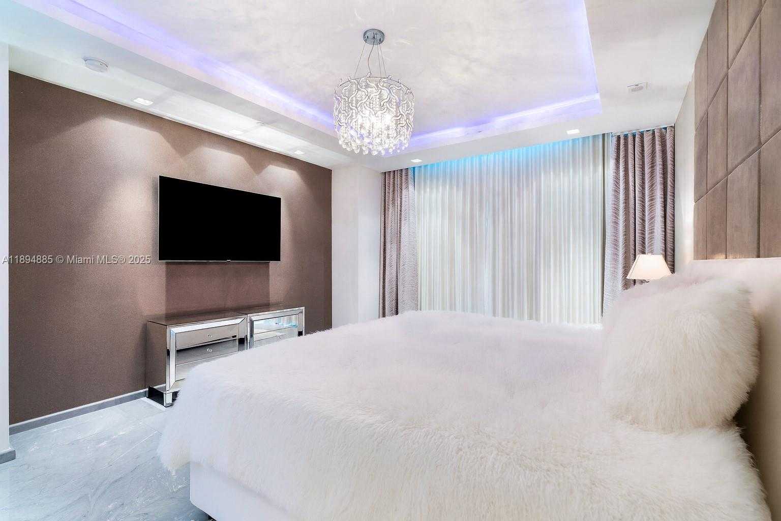 Small Image of 100 SOUTH POINTE DR #2506, Miami Beach Number 24