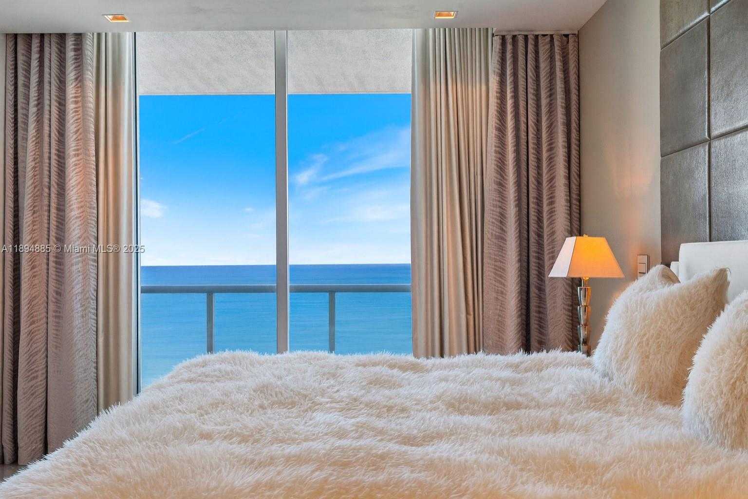 Small Image of 100 SOUTH POINTE DR #2506, Miami Beach Number 25