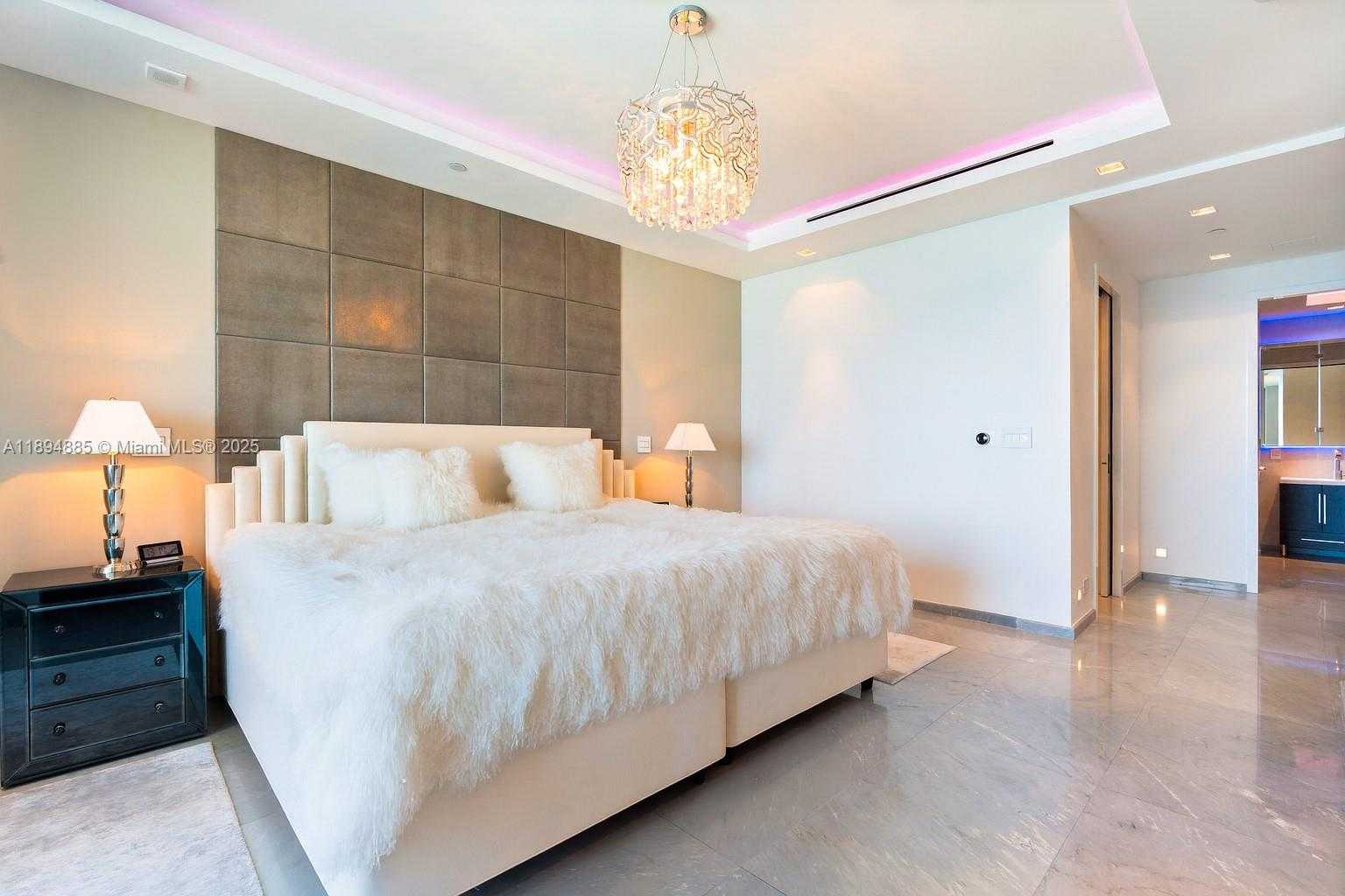 Small Image of 100 SOUTH POINTE DR #2506, Miami Beach Number 26