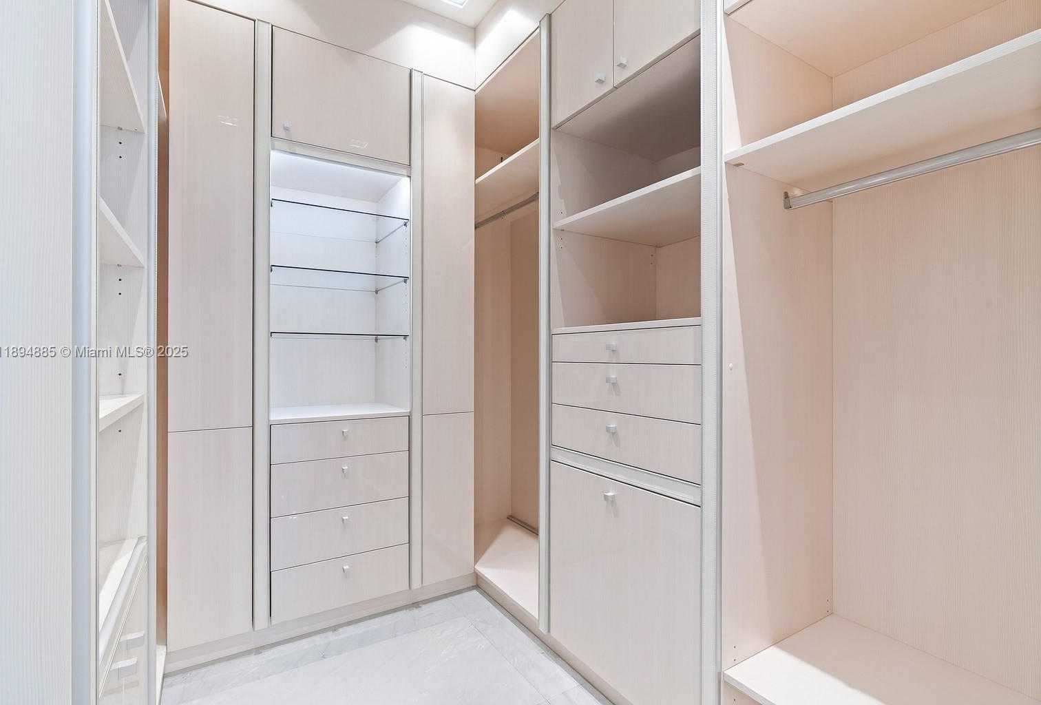 Small Image of 100 SOUTH POINTE DR #2506, Miami Beach Number 27