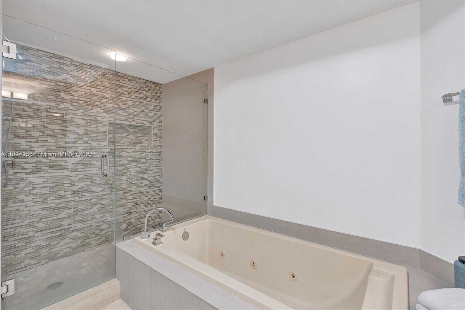 Small Image of 1000 EAST ISLAND BLVD #1403, Aventura Number 50
