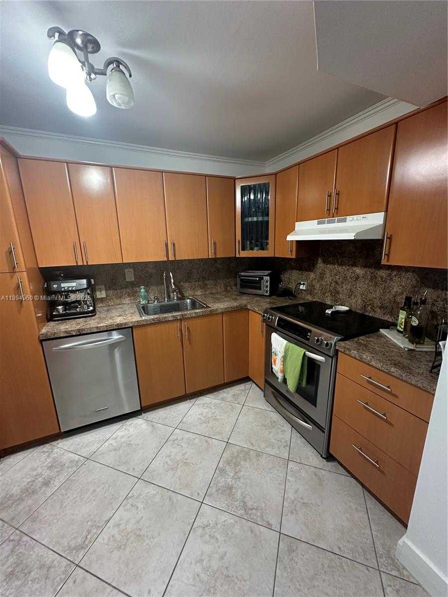 Small Image of 100 BAYVIEW DR #601, Sunny Isles Beach Number 5