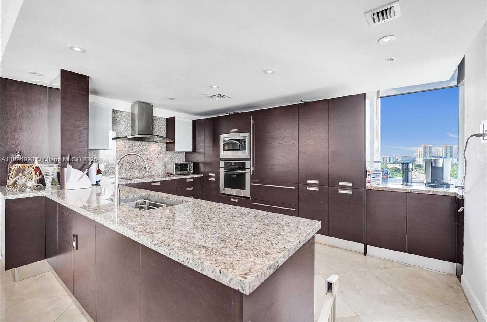 Small Image of 19400 TURNBERRY WAY #1012, Aventura Number 10