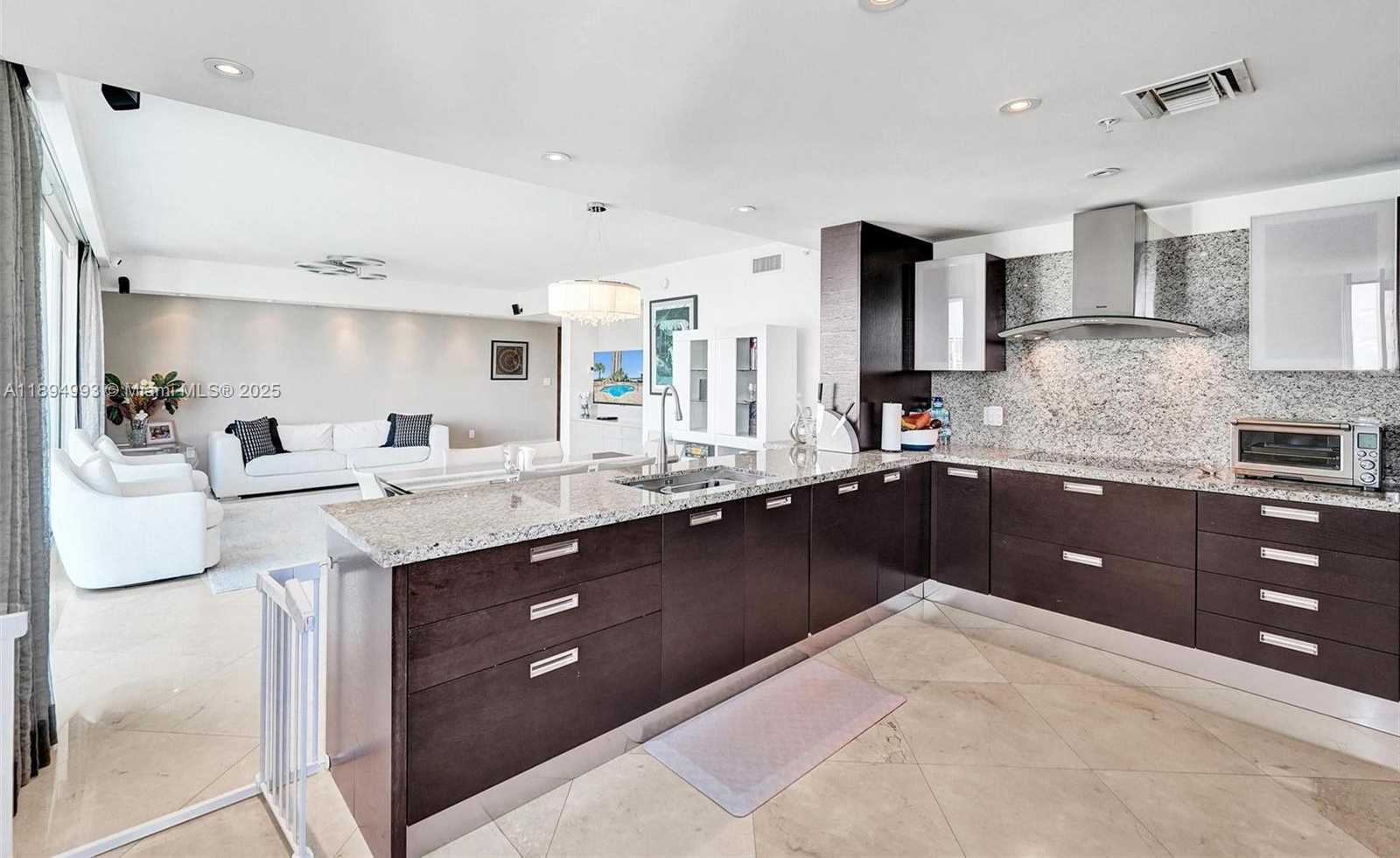 Small Image of 19400 TURNBERRY WAY #1012, Aventura Number 11