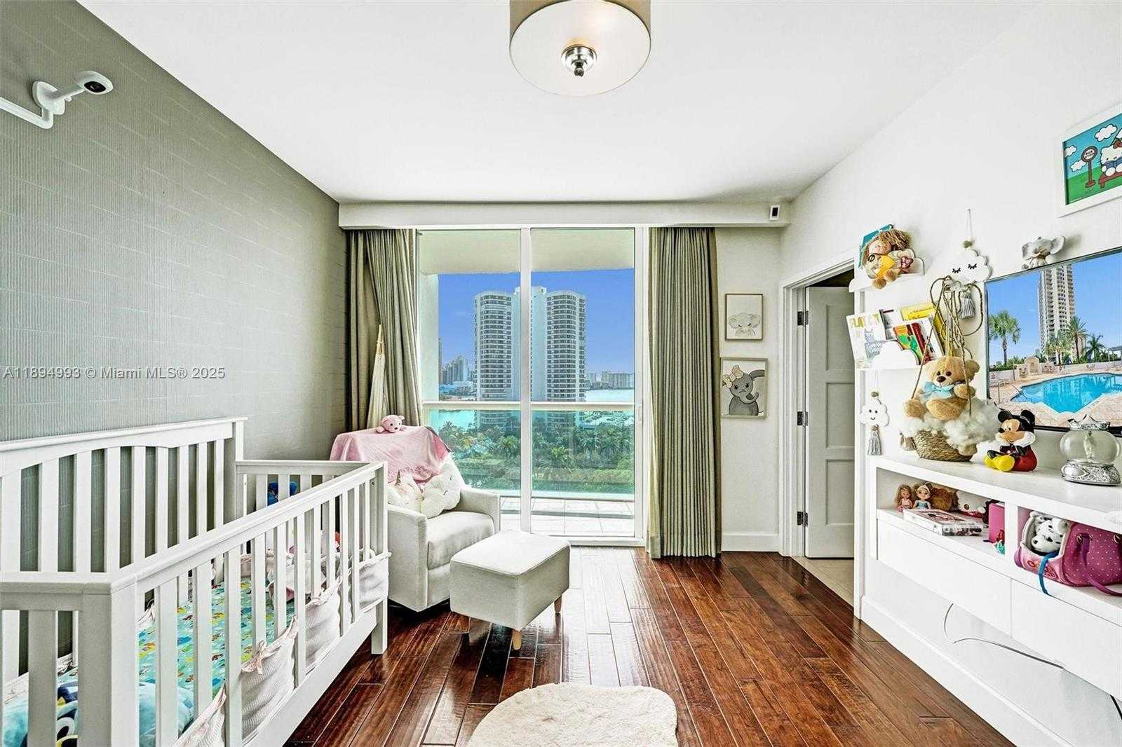 Small Image of 19400 TURNBERRY WAY #1012, Aventura Number 12
