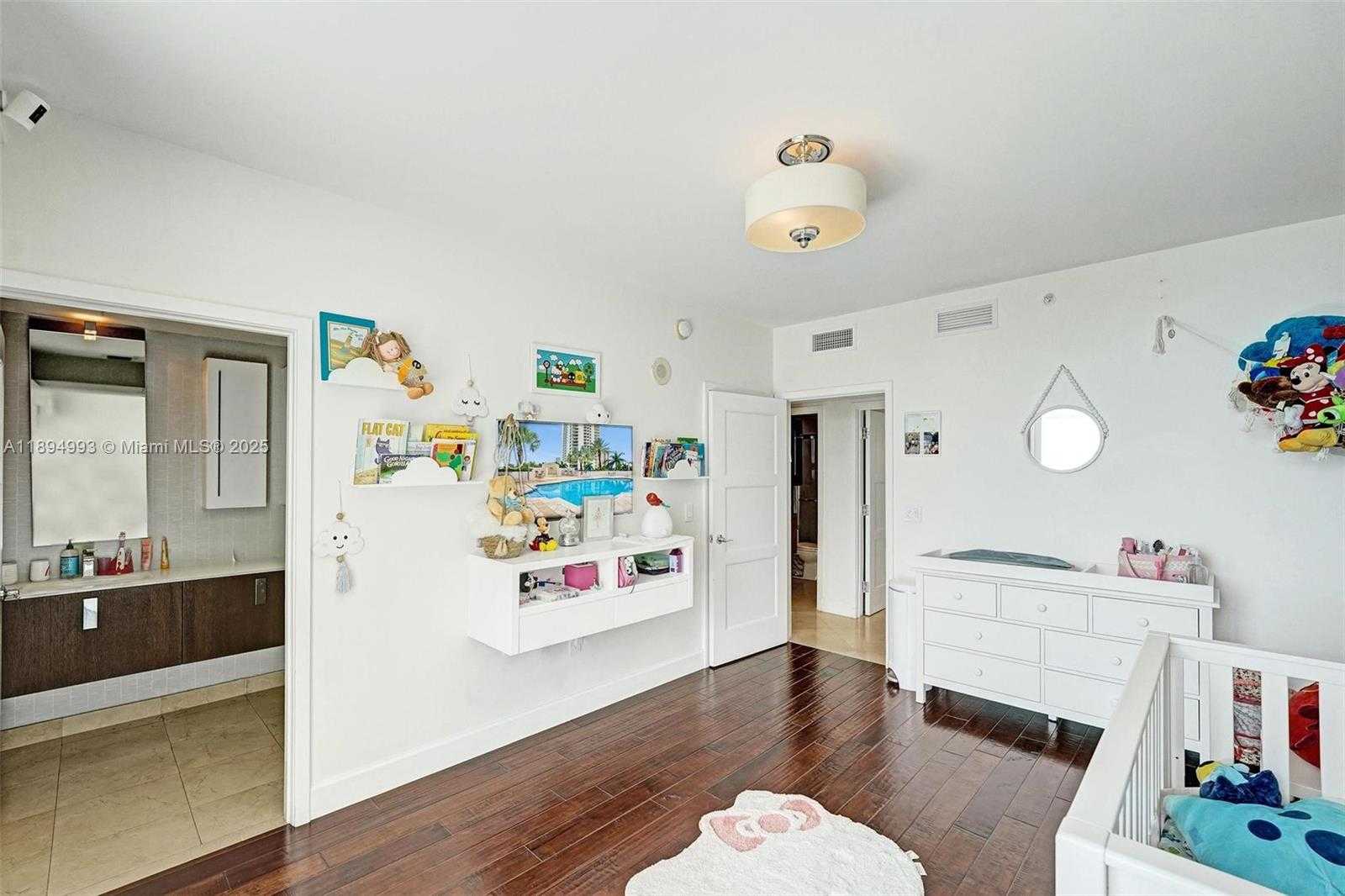 Small Image of 19400 TURNBERRY WAY #1012, Aventura Number 13