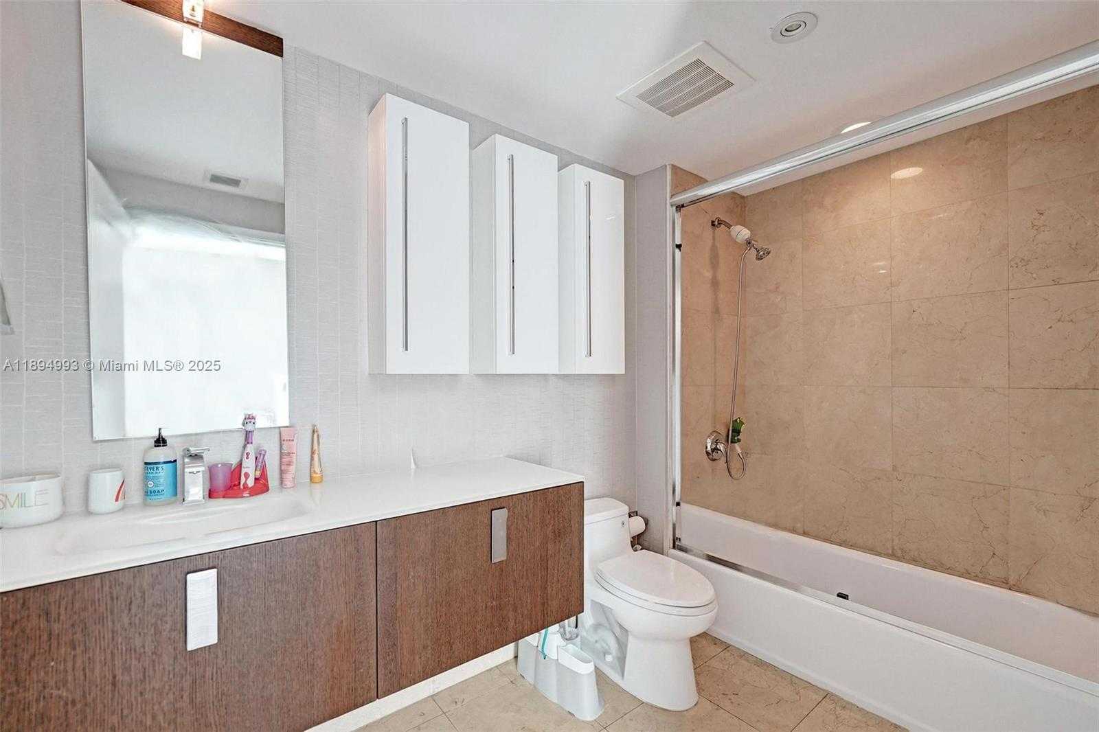 Small Image of 19400 TURNBERRY WAY #1012, Aventura Number 14