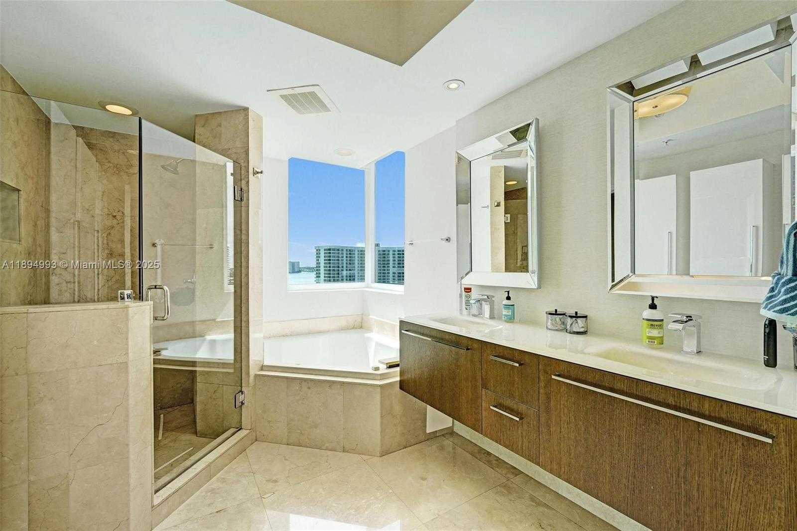 Small Image of 19400 TURNBERRY WAY #1012, Aventura Number 20