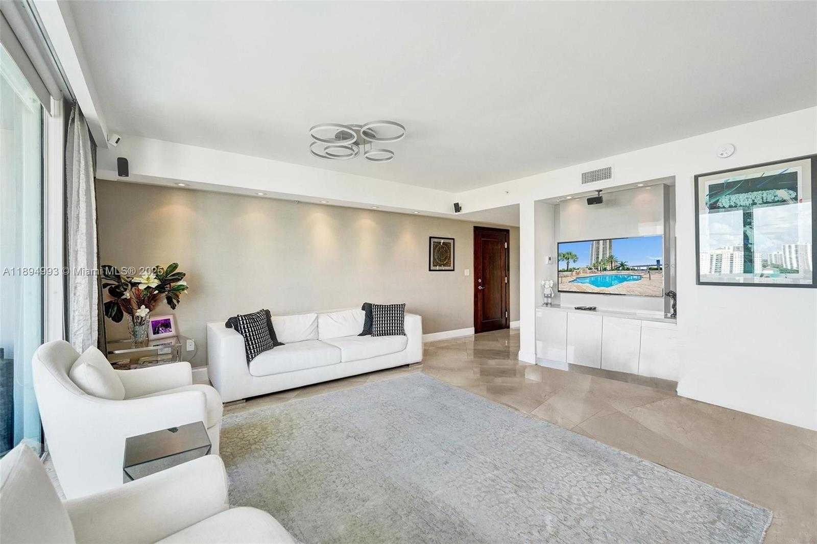 Small Image of 19400 TURNBERRY WAY #1012, Aventura Number 5
