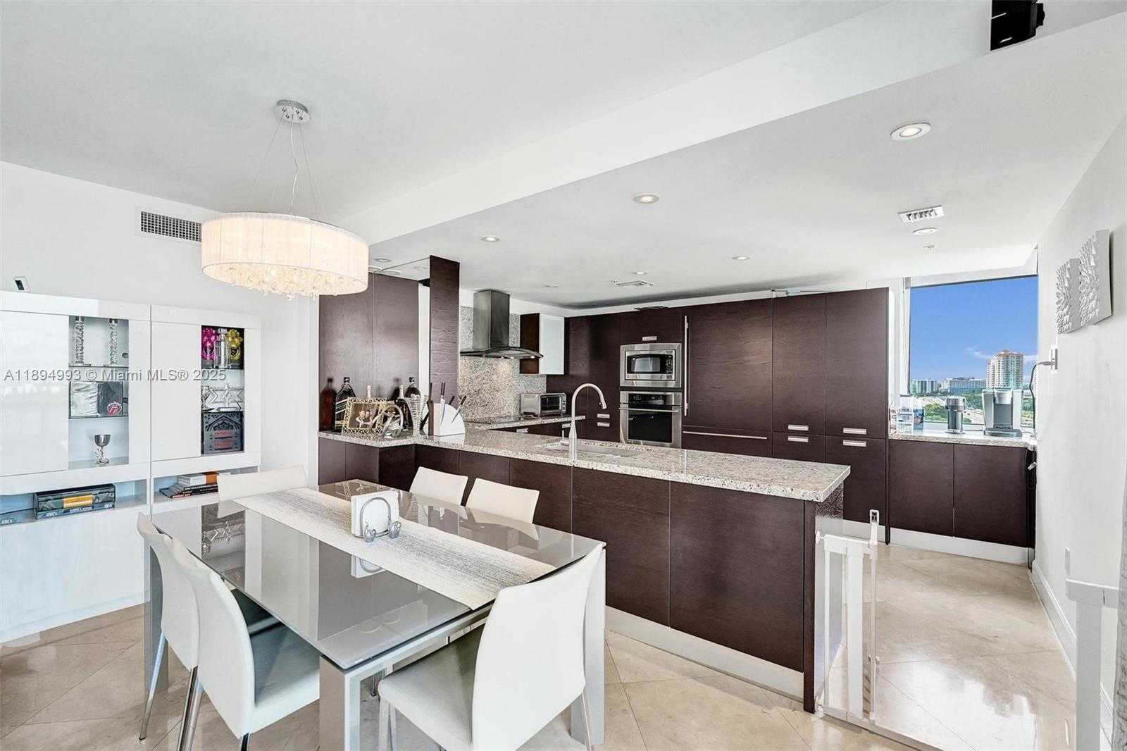 Small Image of 19400 TURNBERRY WAY #1012, Aventura Number 8
