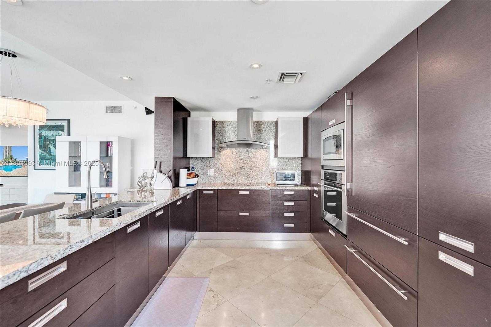 Small Image of 19400 TURNBERRY WAY #1012, Aventura Number 9