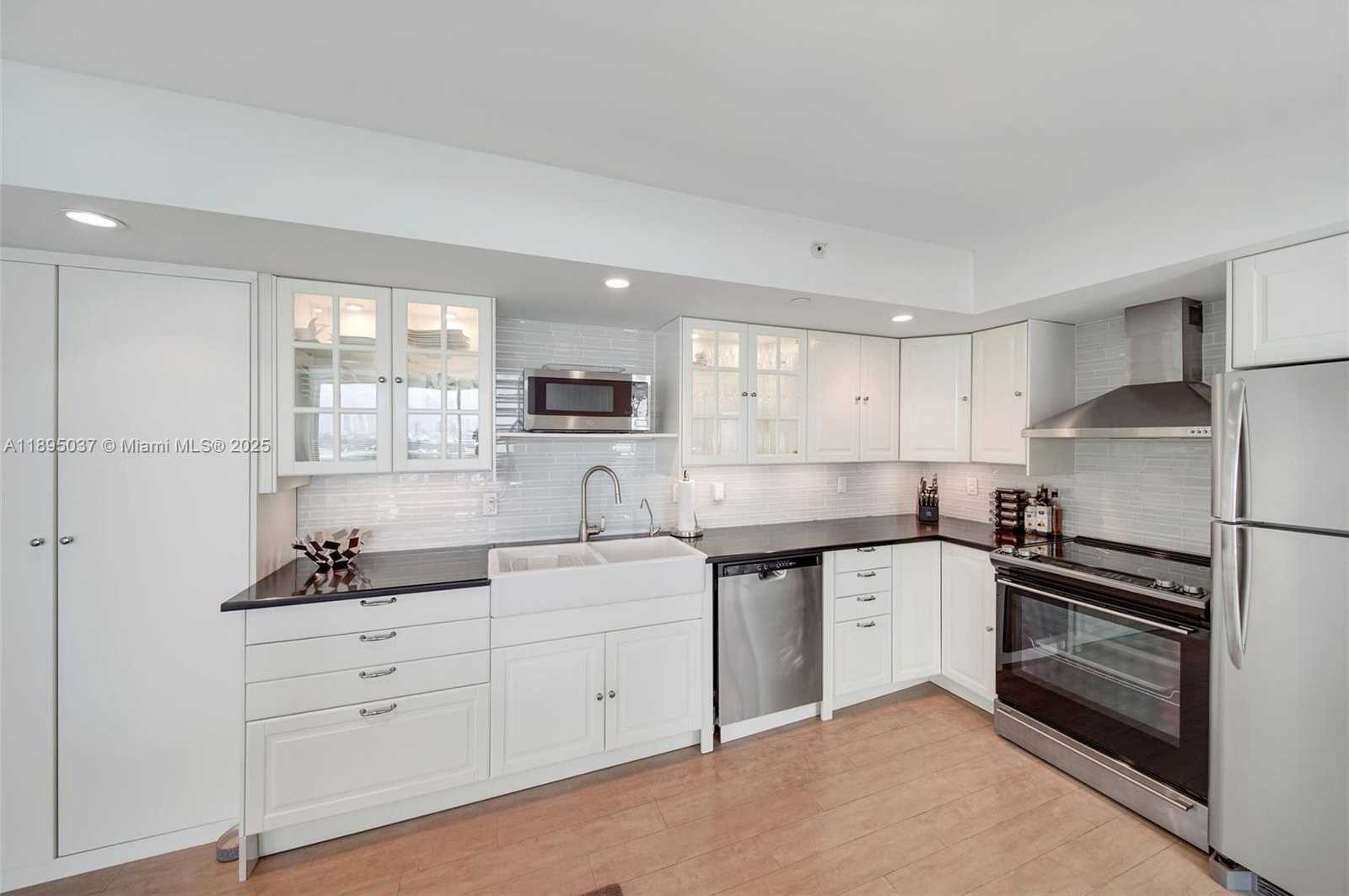 Small Image of 650 WEST AVE #2107, Miami Beach Number 11