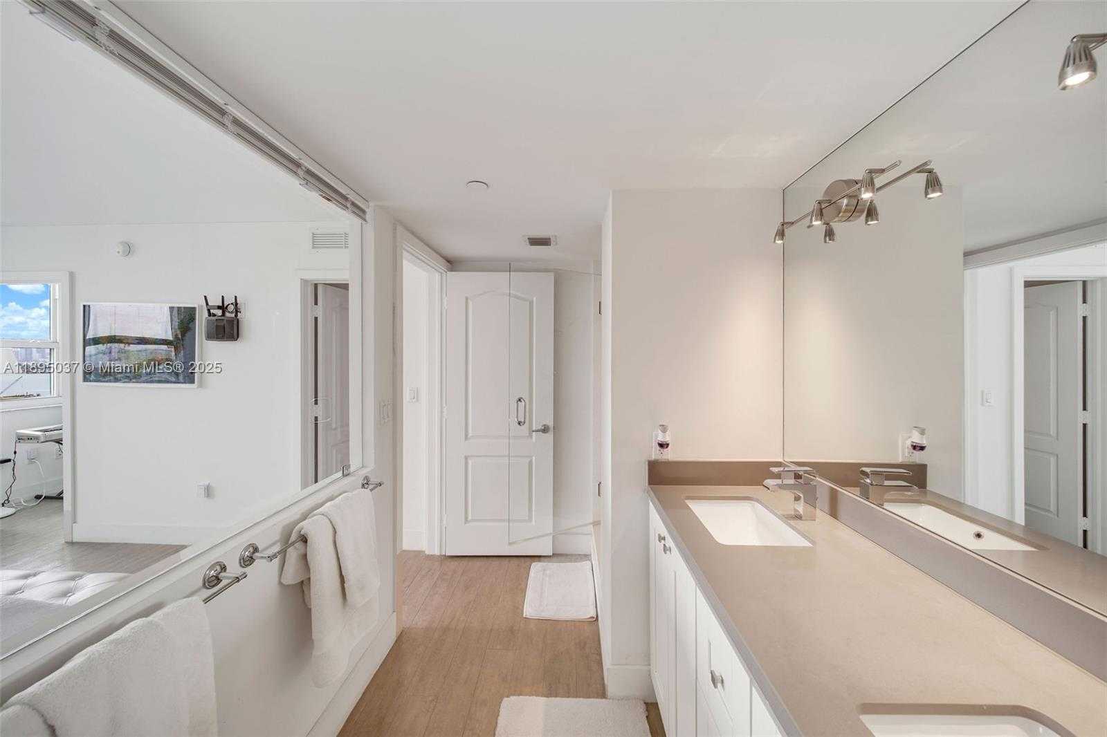 Small Image of 650 WEST AVE #2107, Miami Beach Number 23