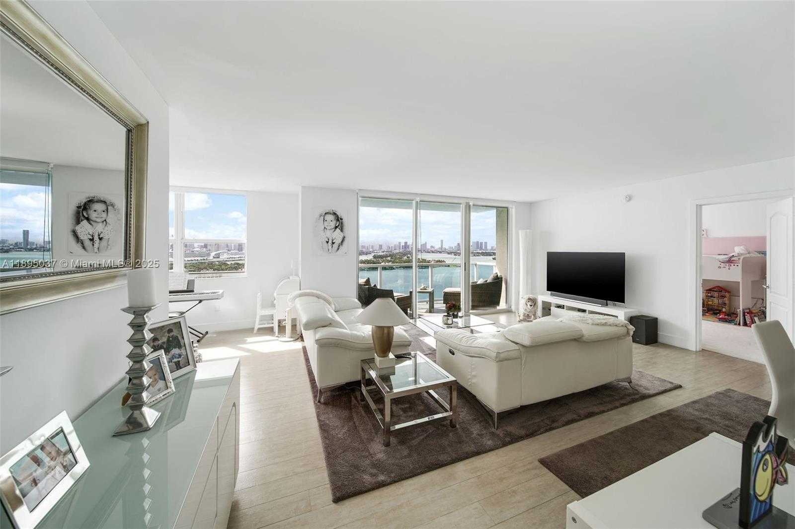 Small Image of 650 WEST AVE #2107, Miami Beach Number 3