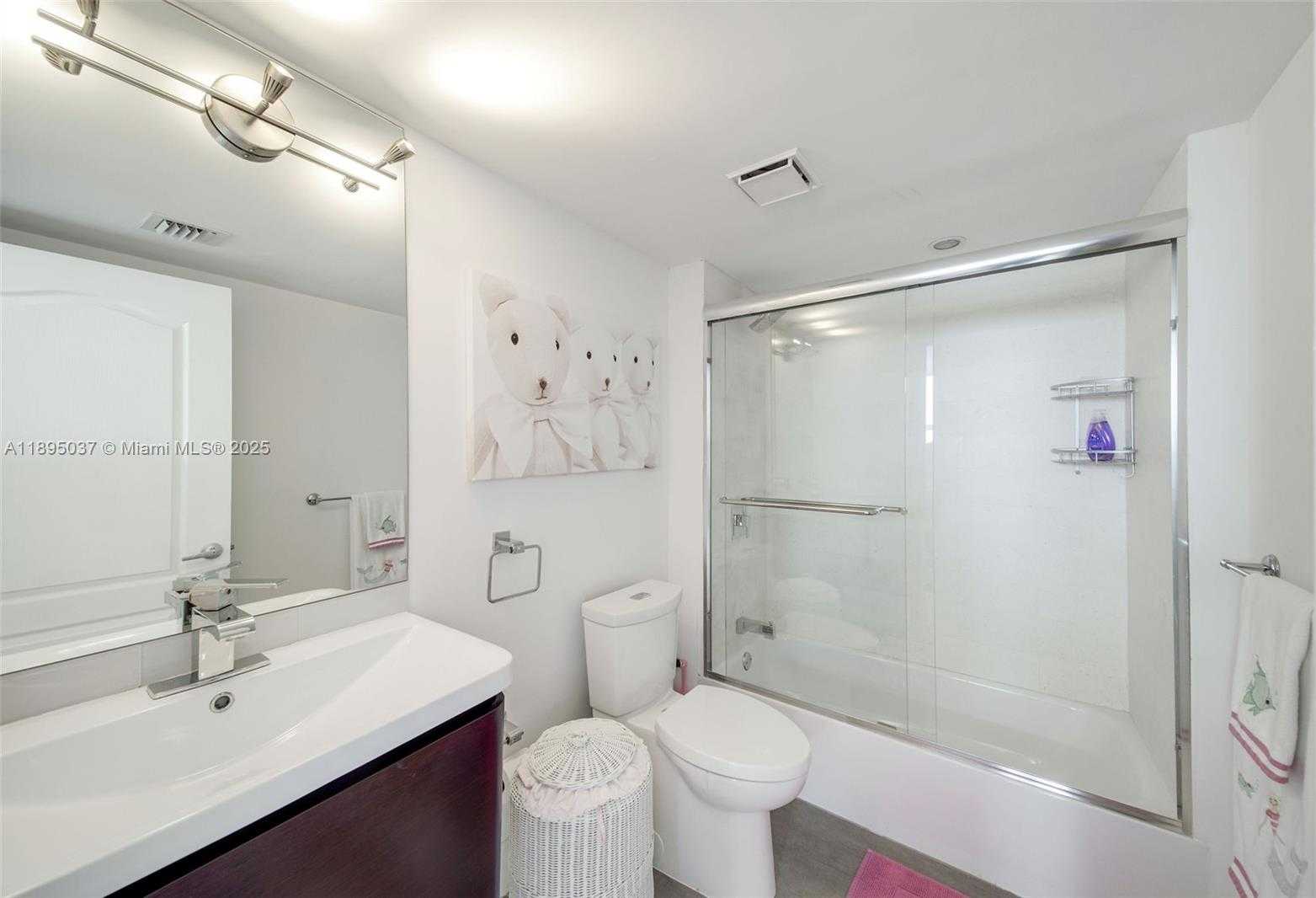Small Image of 650 WEST AVE #2107, Miami Beach Number 31
