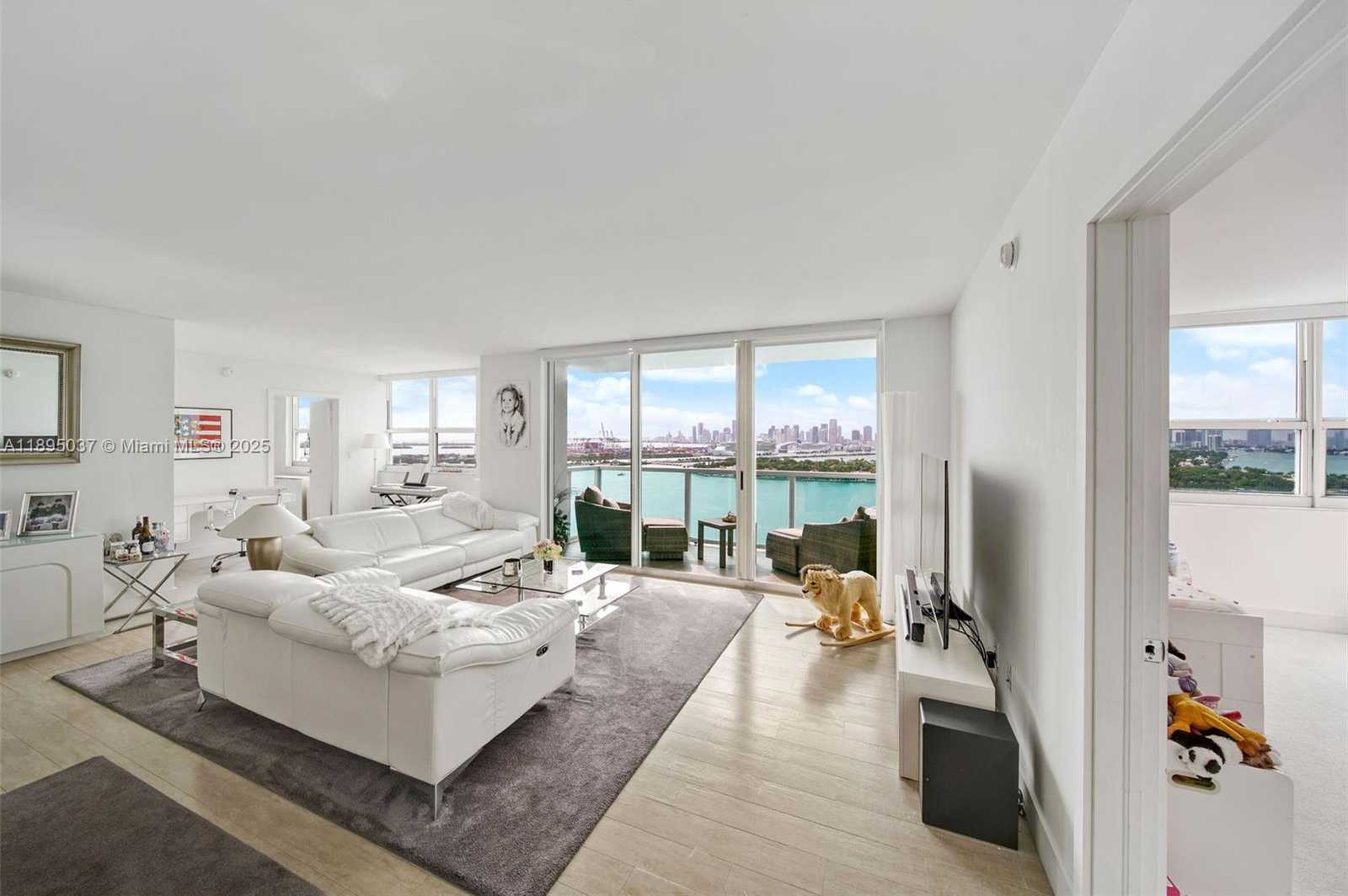 Small Image of 650 WEST AVE #2107, Miami Beach Number 9