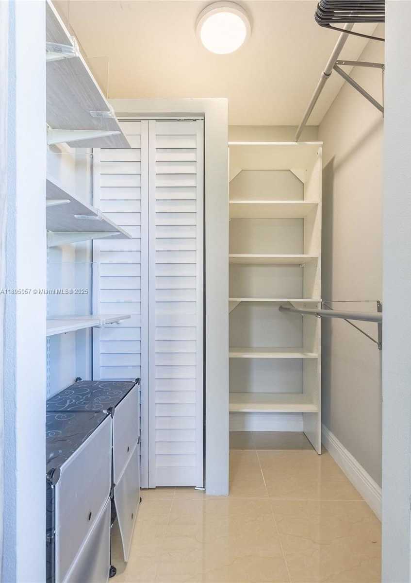 Small Image of Doral Number 11