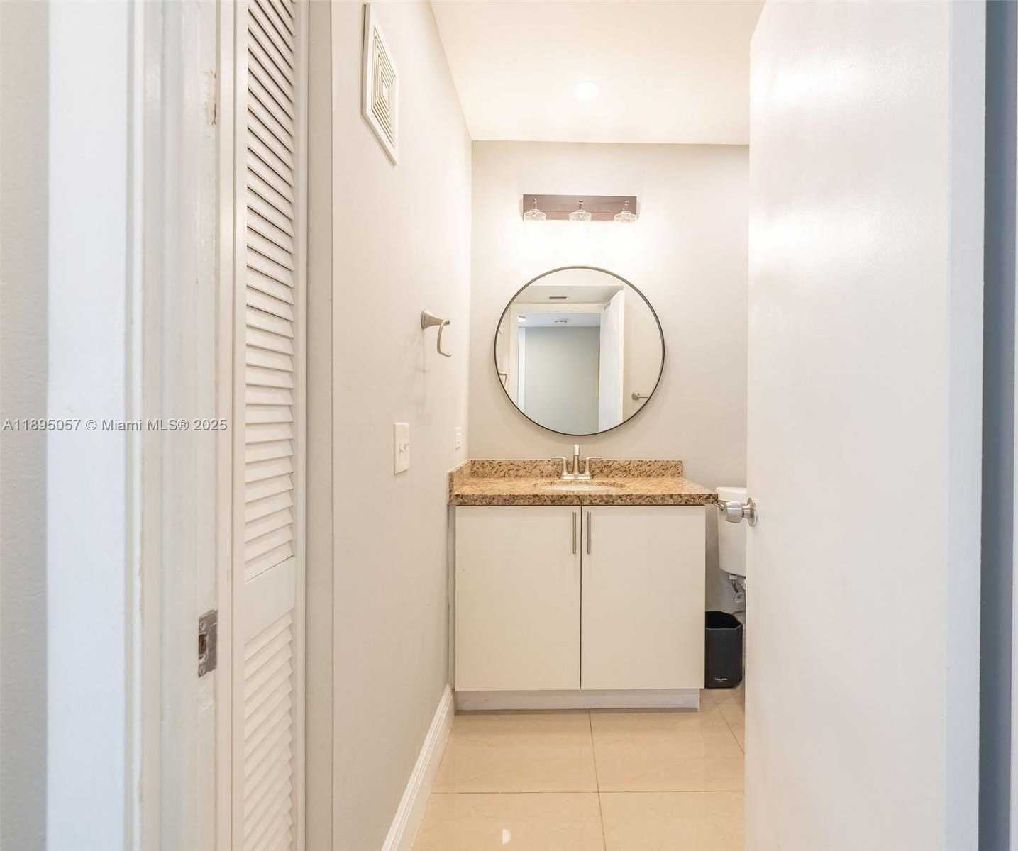 Small Image of Doral Number 12