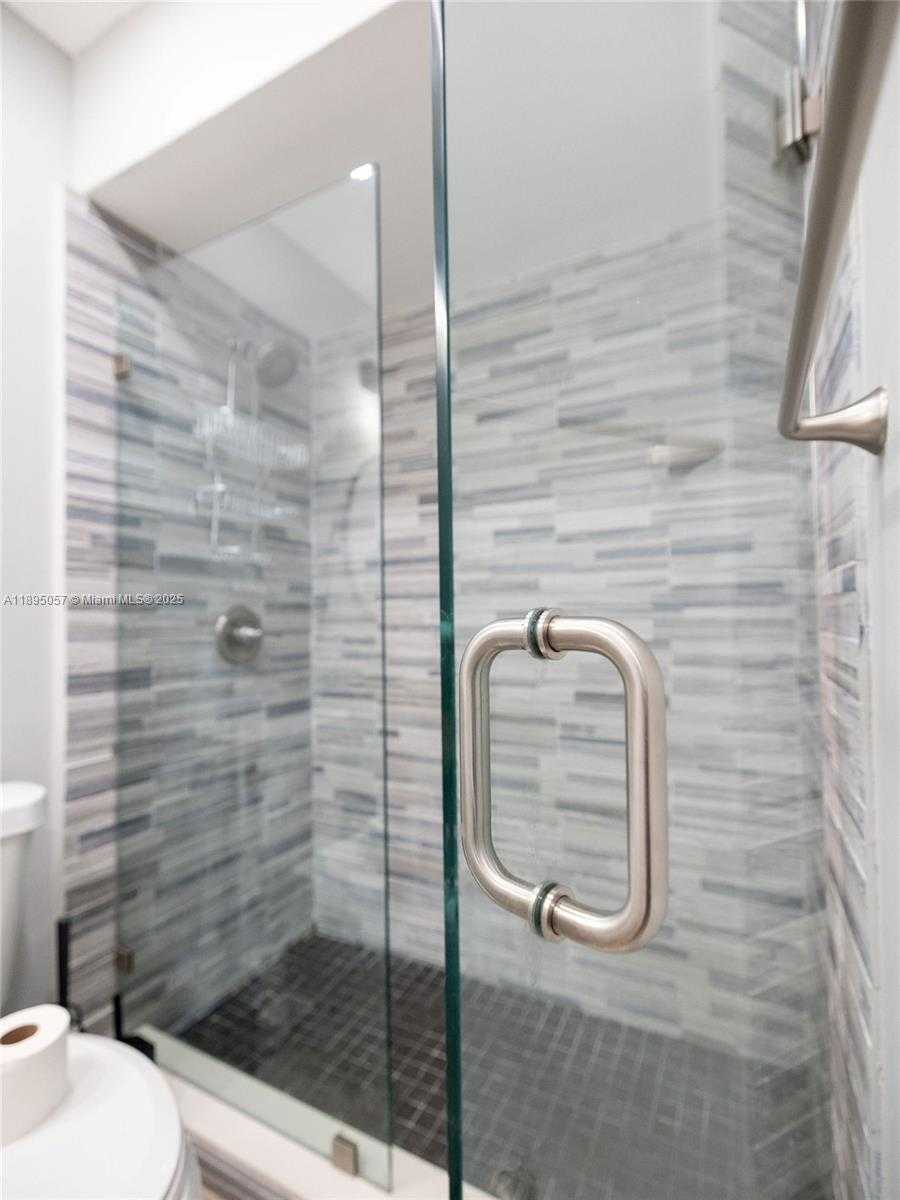 Small Image of Doral Number 14