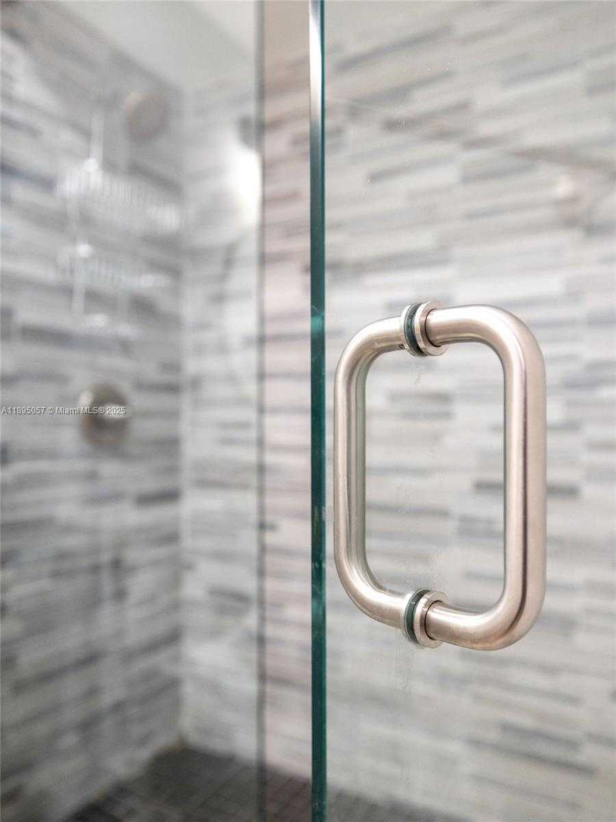 Small Image of Doral Number 15