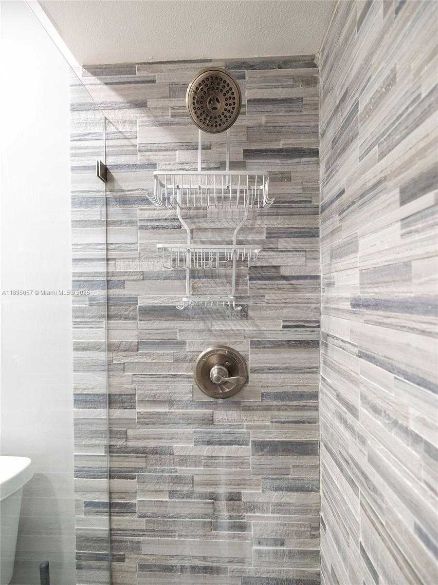 Small Image of Doral Number 17