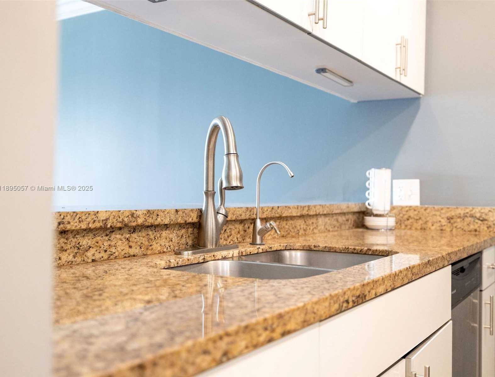 Small Image of Doral Number 19