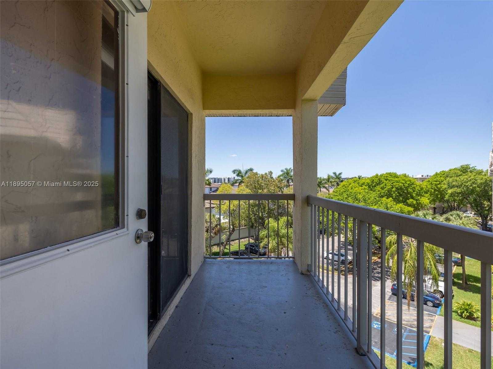 Small Image of Doral Number 23