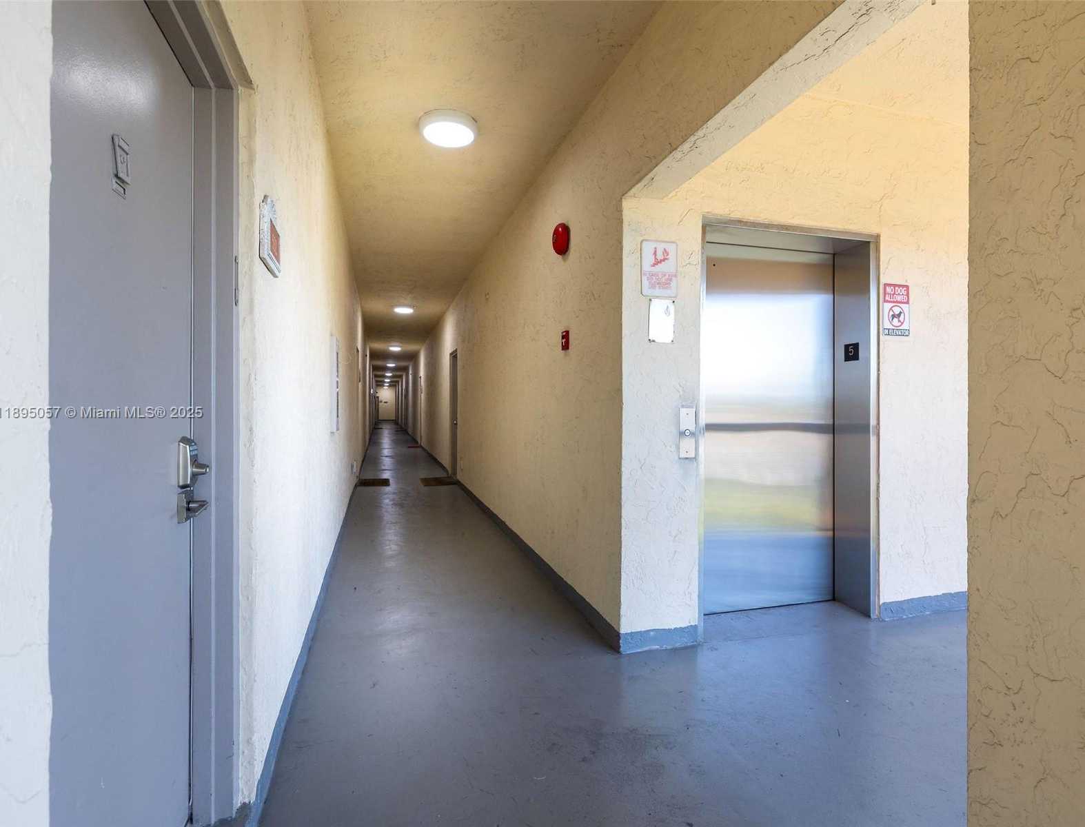 Small Image of Doral Number 25